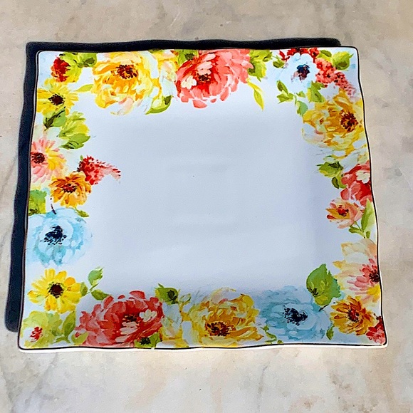 222 FIFTH GEORGETTE ROSE SQUARE DINNER PLATE 11 INCH NEW BIRD PORCELAIN - Picture 4 of 7